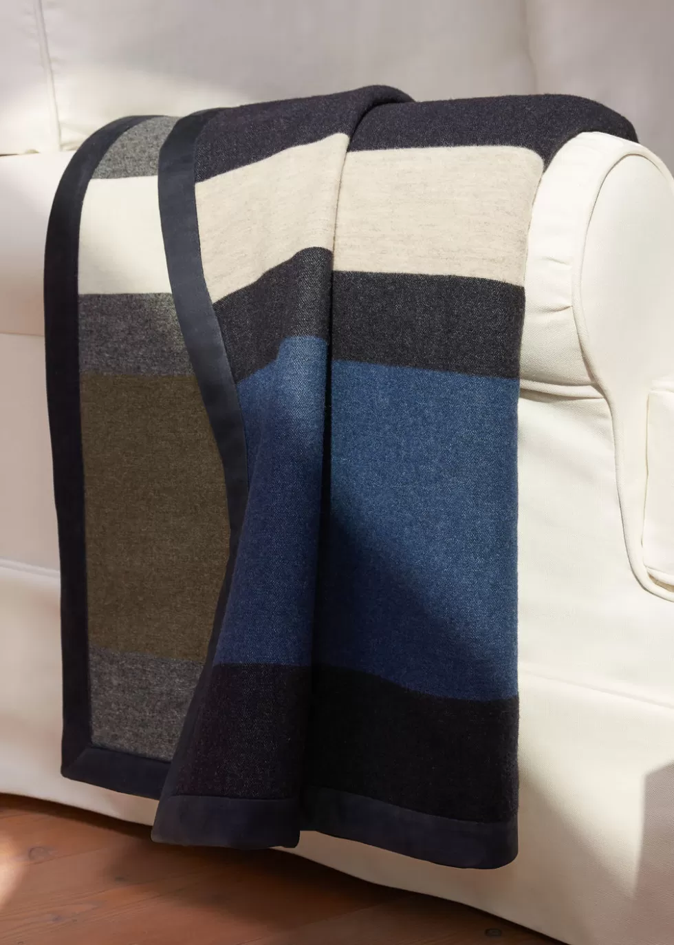 Blankets*Loro Piana Davos Blanket Blue Navy Mel