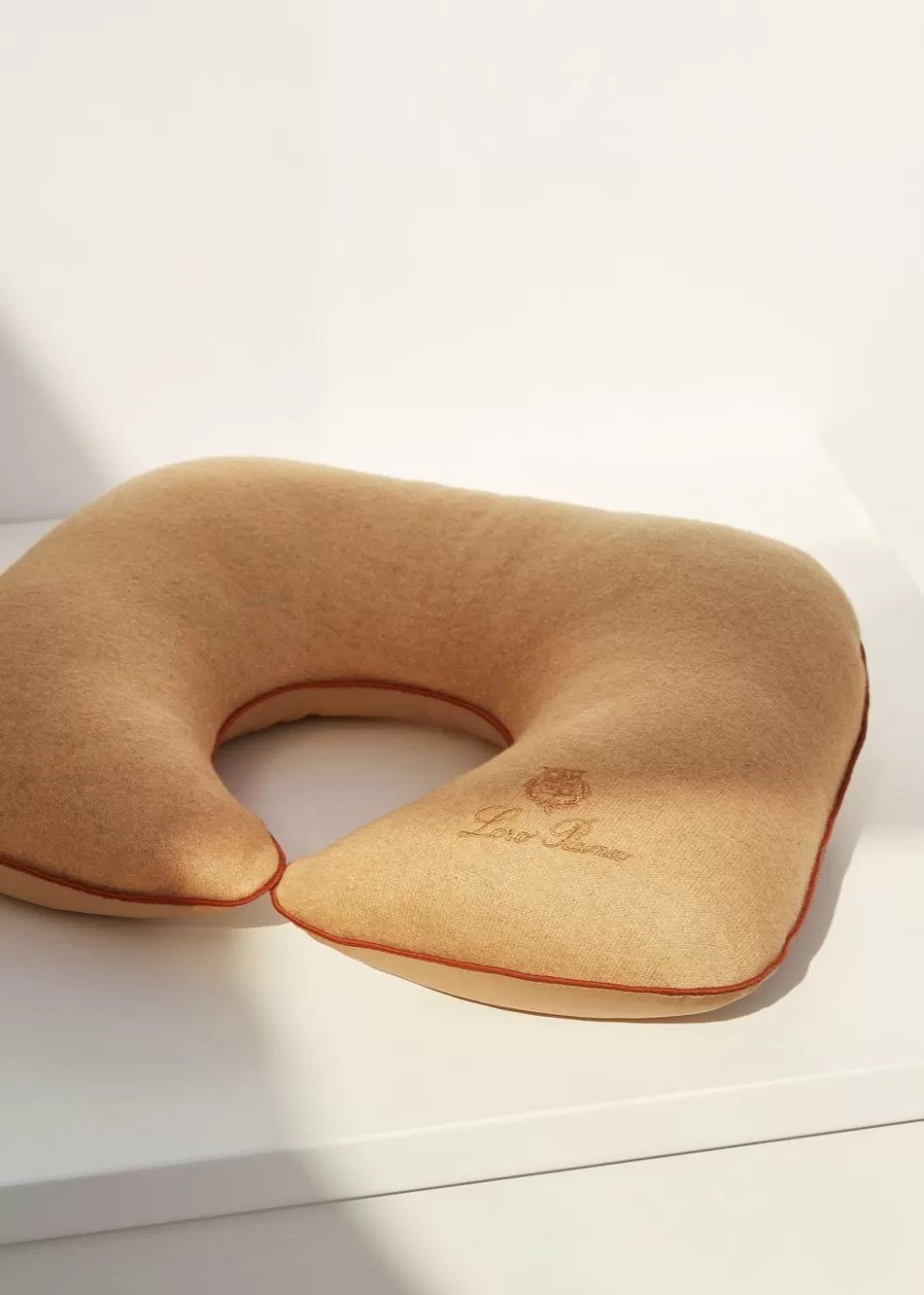 Travel Set*Loro Piana Travel Pillow Camel